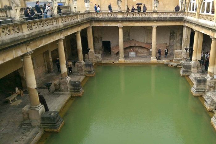 Stonehenge & Roman Baths Guided Tour